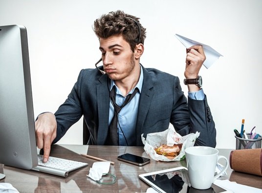 40 عادت آزاردهنده در محیط کار که همکاران تان را کلافه می کند